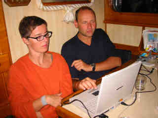 Gregor und Ala beim Korrekturlesen